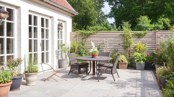 Transformez votre terrasse avec le carrelage extérieur français