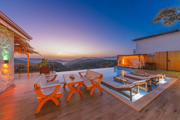 Installer un jacuzzi sur votre terrasse : guide pratique